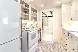 Steps to Dennis Village! The Blue Scallop Home - 4