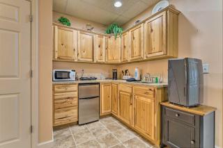 Near Trail Access and Beech Mtn Ski 1st-Floor Condo - Banner Elk - 0