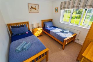 CROYDE MEADOWBANK 4 Bedrooms - 3
