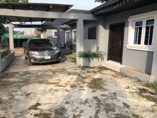 Charming & Cozy 1-BDR Flat, Kitchen, Wi-Fi, Netflix, 8 Mins DRV from Airport - 1