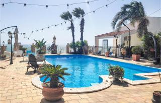 4 Bedroom Stunning Apartment In Ciotta - Torre di Gaffe - 9
