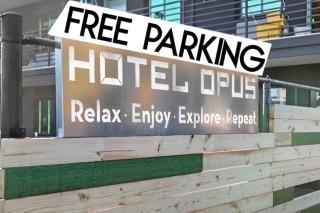 Hotel OPUS Bronx Near Bay Plaza Mall - 4