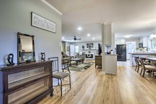 Durham Home Floor-to-Ceiling Windows with View - Durham - 7