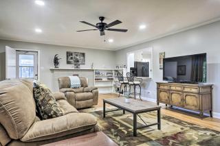 Durham Home Floor-to-Ceiling Windows with View - Durham - 6