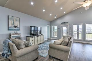 Steps to Shore Crystal Beach Retreat with Deck! - Crystal Beach - 6