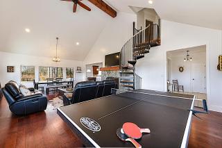 Secluded Lodge 8acres Hot Tub, Pingpong pedalboat! - 2