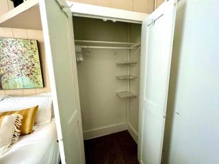 Cozy cottage in the heart of the big city- dog friendly - Billings - 1