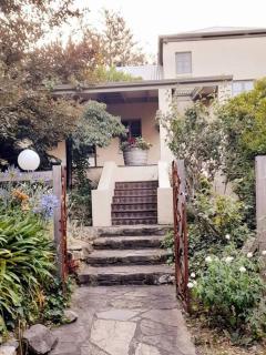 Two-Acres Italian villa creek setting - 3 bedroom - Bridgewater - 4