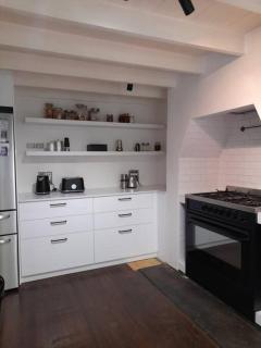 Two-Acres Italian villa creek setting - 3 bedroom - 5