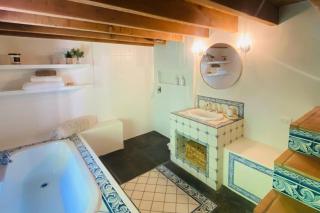 Two-Acres Italian villa creek setting - 3 bedroom - Bridgewater - 9
