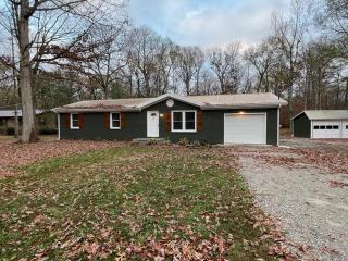 Remodeled Cottage With Sunroom - Manchester - 0