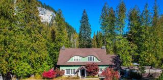 The Rock House of Metaline Falls - - 9