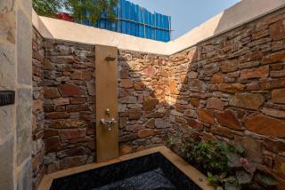1br Cottage with Pool - Lakeside Haven by Roamhome - Udaipur - 2