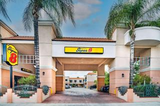 Super 8 by Wyndham North Hollywood - 8