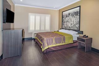 Super 8 by Wyndham North Hollywood - North Hollywood - 1
