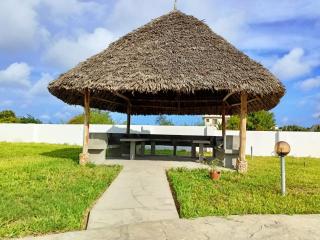 PahaliMzuri Kijani - 1 Bedroom Beach Apartment with Swimming Pool - Malindi - 6