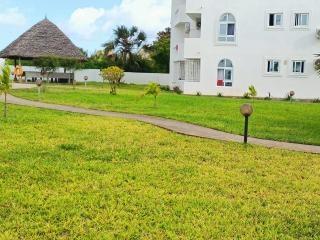 PahaliMzuri Kijani - 1 Bedroom Beach Apartment with Swimming Pool - 1
