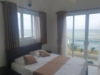 Beach Mount Apartment (Blue Ocean Apartment) - Mount Lavinia - 1