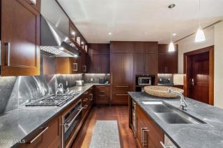 Platinum Vail Solaris 4 Bedroom Vacation Rental Set At The Base Of The Mountain Just Steps From The Gondola - Vail - 5