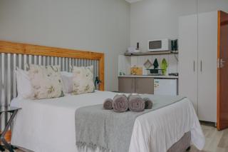 Cosy Cottages Guesthouse - 9