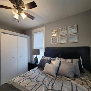 Retreat Suite 4 - Downtown Getaway - 9