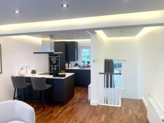 Central Knightsbridge 3 Bedroom House - 4