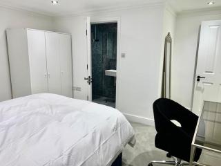 Central Knightsbridge 3 Bedroom House - 1
