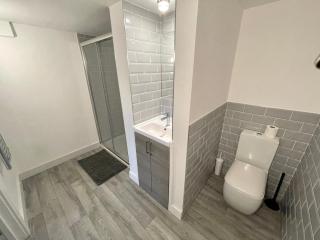 Fantastic convenient 2 Bedroom 2 bathroom Perfect for Stansted Airport, 3 minute walk to Bishops Stortford Train Station! - 4