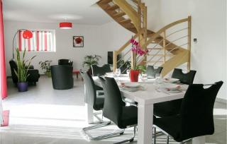 3 Bedroom Beautiful Home In Dourdain - Dourdain - 8