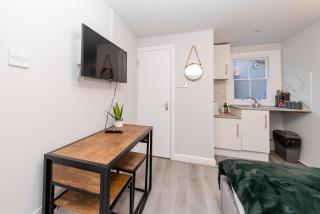 FLASH SALE Brighton City Centre Seafront Studio BN164MID08 - Brighton & Hove - 9