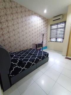 Homestay Kemaman Private Pool Fyna - 3