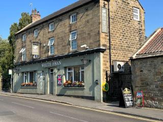 10 Bed Stunning House in village, with Hot Tub - Ovingham - 5