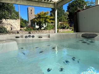 10 Bed Stunning House in village, with Hot Tub - Ovingham - 8