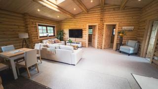 Aspen Lodge, Amazing New Log Cabin with Hot Tub - Sleeps 6 - Felmoor Park - Morpeth - 9