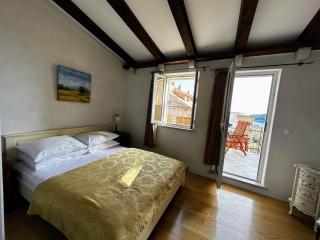 Beautifully Restored 400-year Old House with Stunning Sea Views from the Terrace - 3