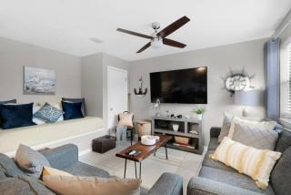 Renovated Ocean Escape Condo-11 pools-community beachhouse bar - Panama City Beach - 5
