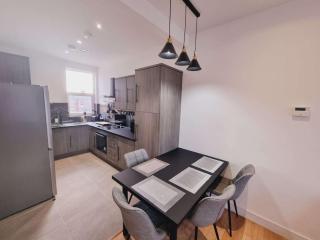 LMK, 2 Bedroom Apartment, with Roof Terrace, Free parking, EV Charger, Great Location. - Belfast - 1