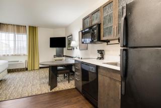 Candlewood Suites Portland Airport by IHG - 9