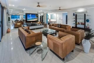 Yacht Harbour Tower 2, Hamilton Island - Million Dollar Views, Buggy & Valet Service - 3