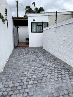 Centrally located modern 2-bedroom home & parking - 7
