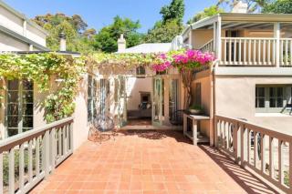Entire Villa in Adelaide hills set on 2 acres - 1
