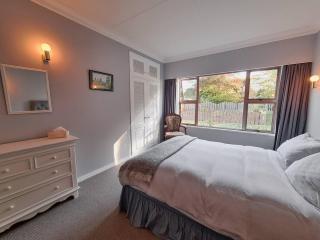 Wonderful Woodlands Estate - - 5