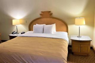 Quality Inn & Suites Greenfield I-70 - Greenfield - 2