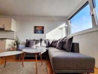 Near Lake Stylish & Fully Furnished Apartment - 6