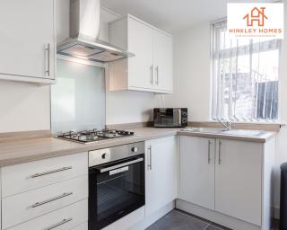 New Immaculate 5bed - Parking - City Links - 5 By Hinkley Homes Short Lets & Serviced Accommodation - Liverpool - 2