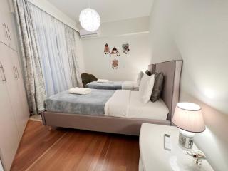 A Stroll to the Acropolis - By Athenian Homes - 2