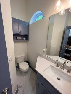 Perfectly located 2 bed/2 full bathroom/1 sofa bed - 6