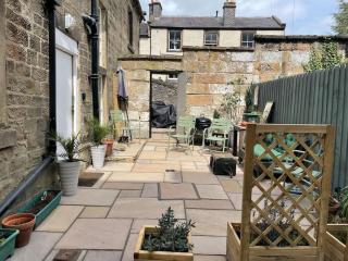 Beautiful listed 3 bedroom cottage with wood burner - 1