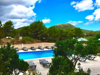 Villa Alexa this charming villa is just a 10 min drive to either Playa Den Bossa or San Antonio - Sant Josep de sa Talaia - 9