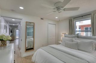 Beautiful Beachfront Retreat - Clearwater Beach - 9